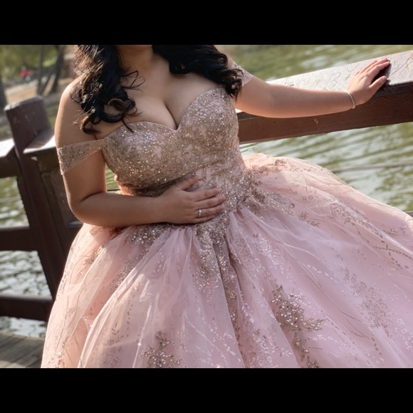 Blush quinceañera dress with gold accents - Picture 1 of 3